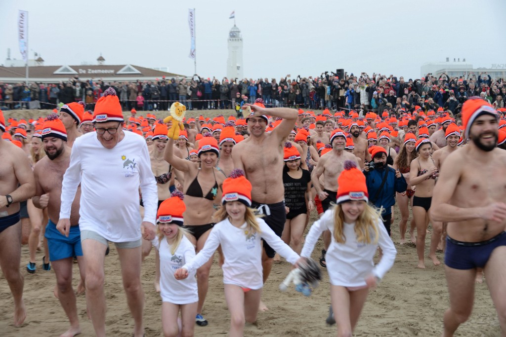 ../Images/Nieuwjaarsduik Noordwijk 2020 046.jpg